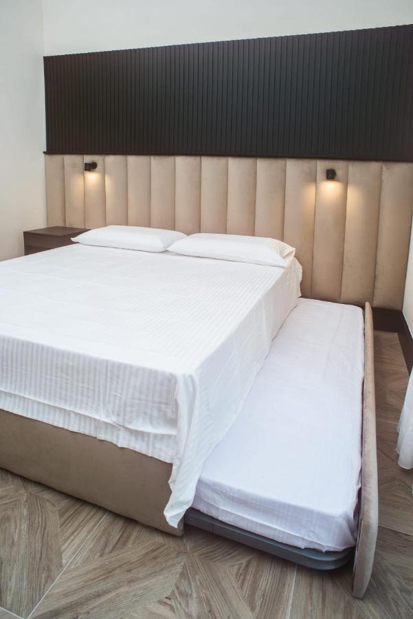 Fida Rooms Napels Buitenkant foto