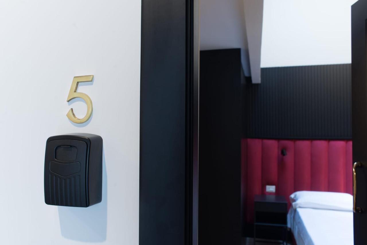 Fida Rooms Napels Buitenkant foto