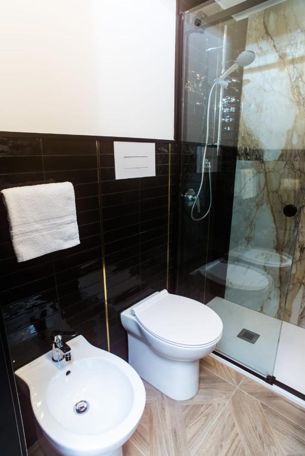 Fida Rooms Napels Buitenkant foto