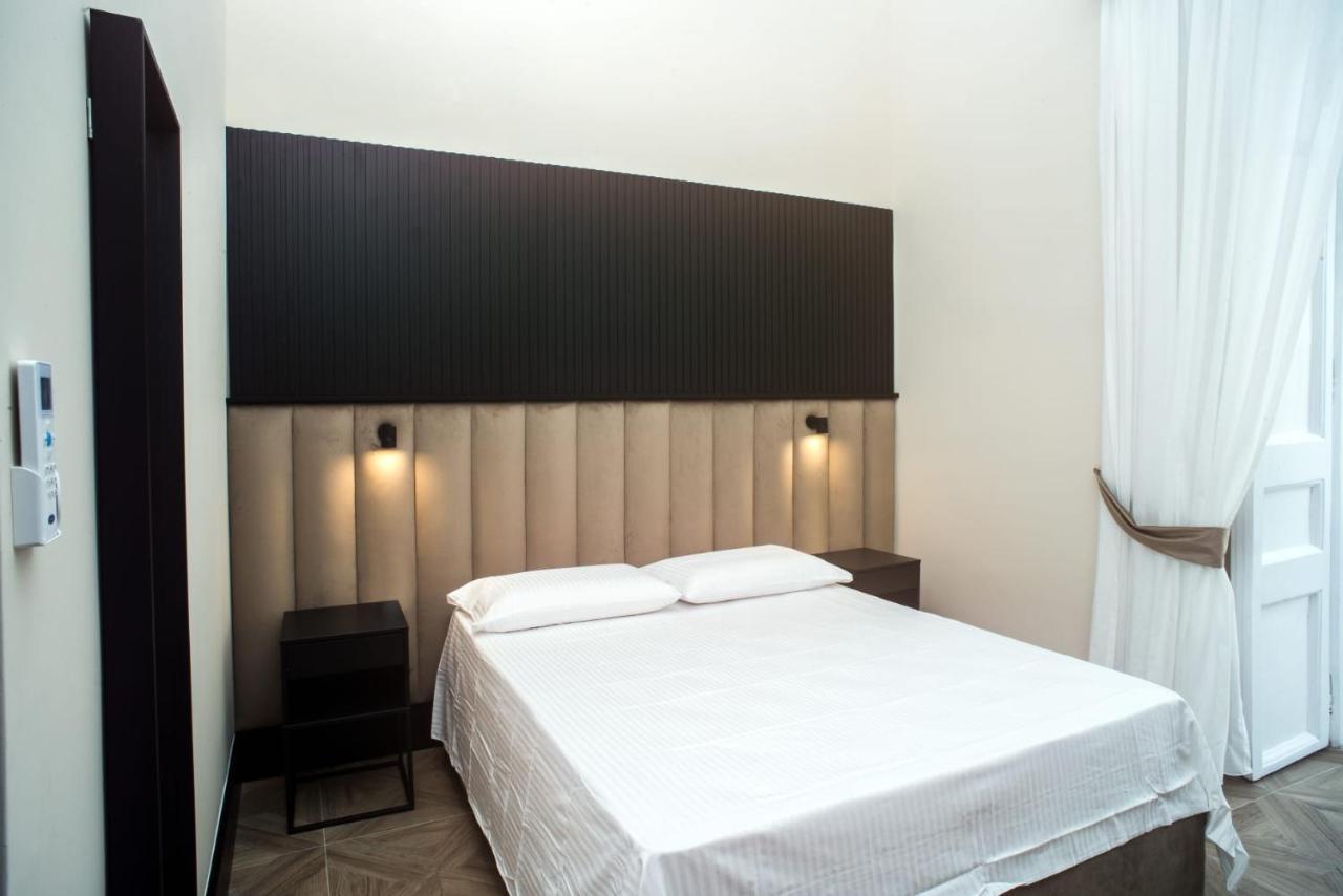 Fida Rooms Napels Buitenkant foto