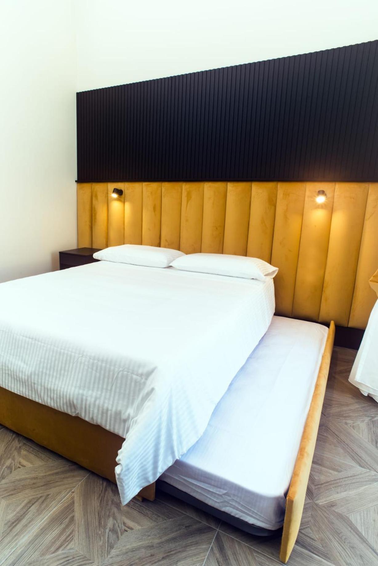 Fida Rooms Napels Buitenkant foto